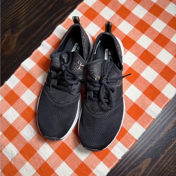 New Balance Black & Cheetah Print FuelCore Nergize Sport V1 Trainer Sneakers - Picture 2 of 8